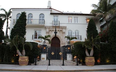 where did Gianni Versace live